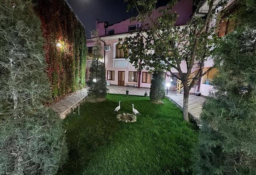 بنسيون Siyob Guest House &
