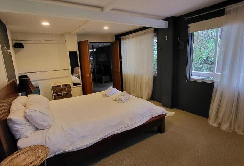 Bed and Breakfast Singing Nature