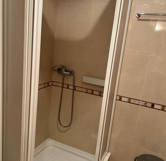 هتل Hostal Sol I Sombra