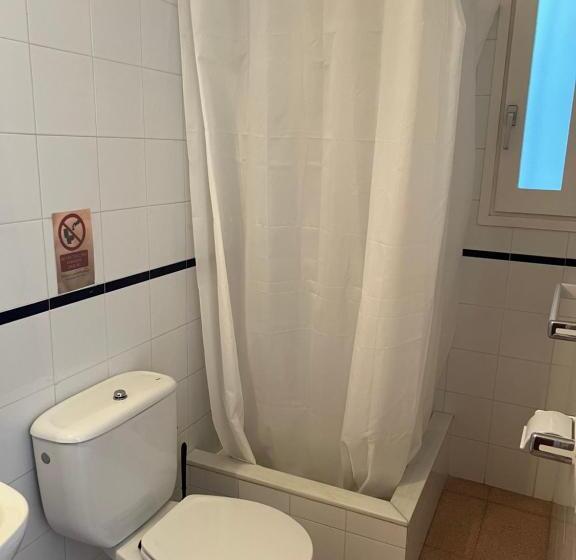 هتل Hostal Sol I Sombra