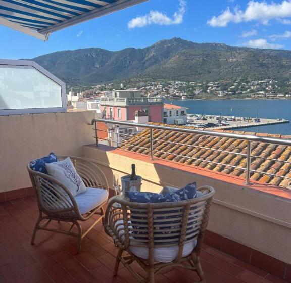 هتل Hostal Sol I Sombra