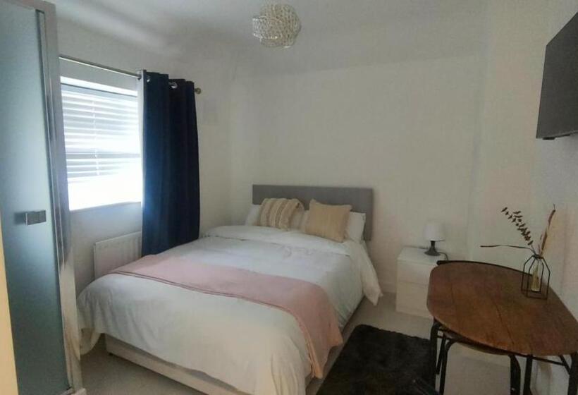 Мотель Modern Bromley House In London Br5