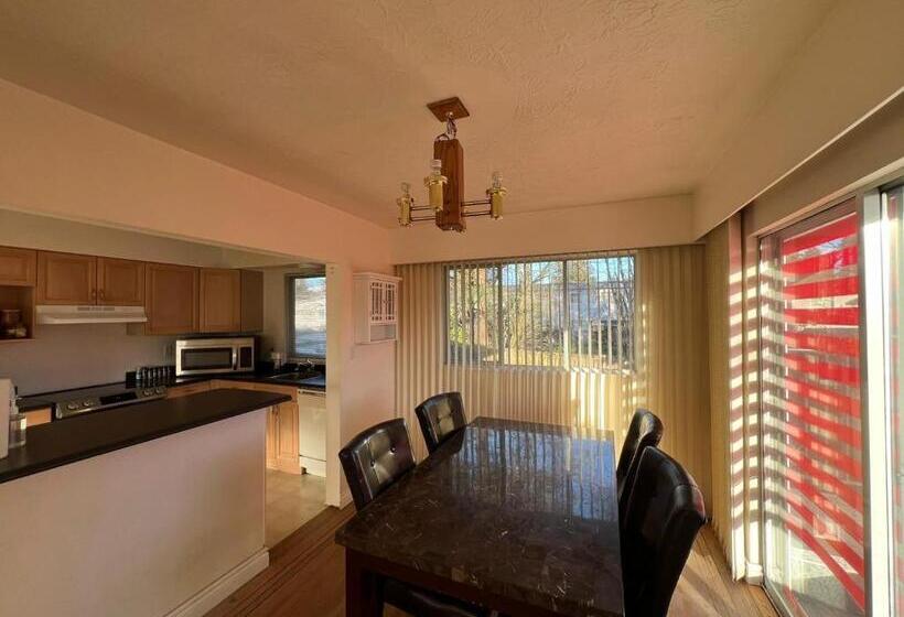פנסיון Cozy Carpeted Private Shared Room With Fireplace
