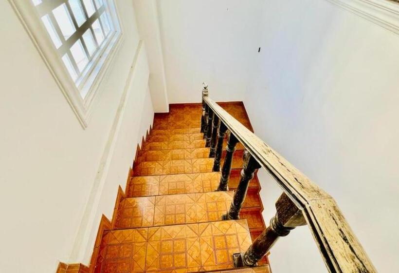 بنسيون Taj Mahal Hostal And Restaurant