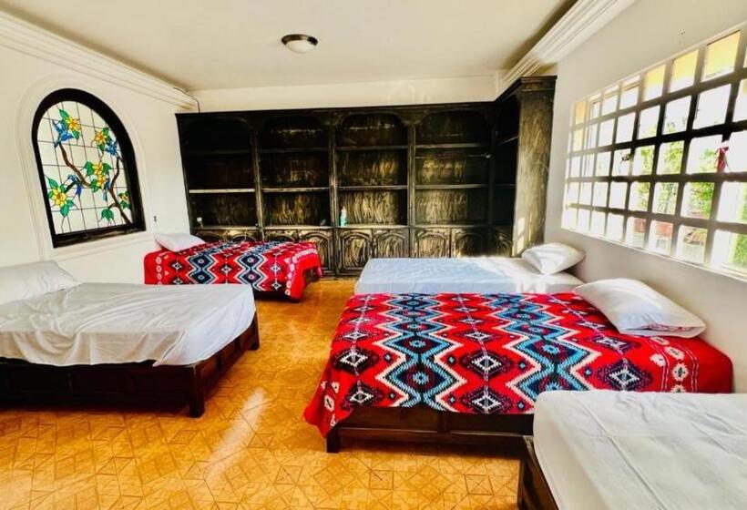 بنسيون Taj Mahal Hostal And Restaurant