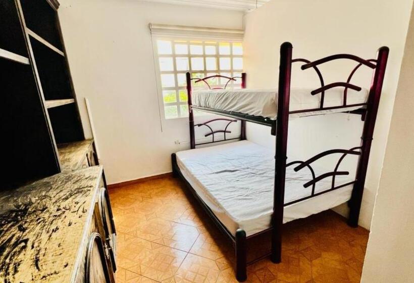 بنسيون Taj Mahal Hostal And Restaurant