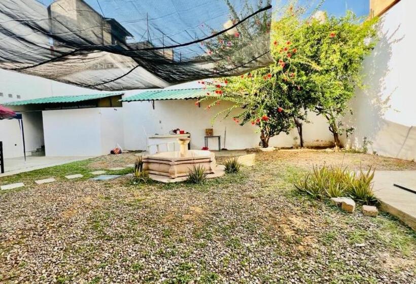 بنسيون Taj Mahal Hostal And Restaurant