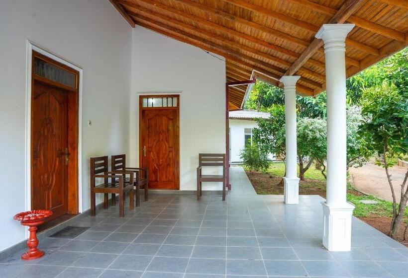 Udawalawe Elegant Hostel