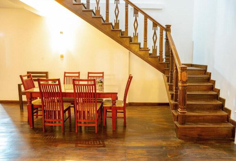 Udawalawe Elegant Hostel