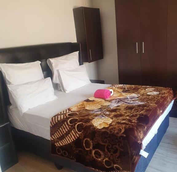 Пансион Ludinz Guest House Self Catering