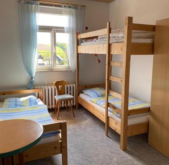ペンション Monteurzimmer Alte Schule Heberndorf 1