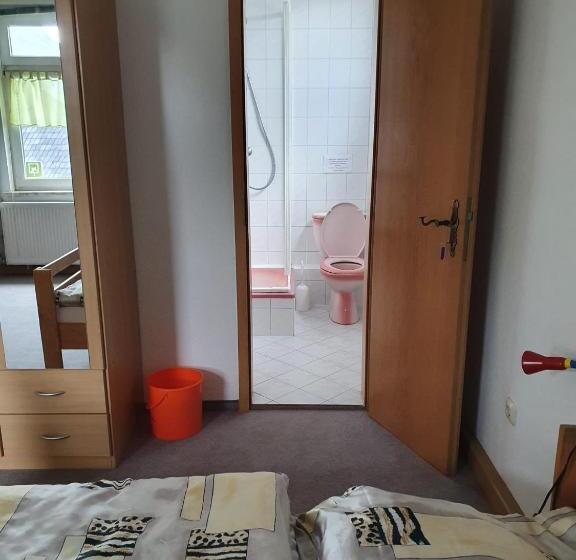 ペンション Monteurzimmer Alte Schule Heberndorf 1