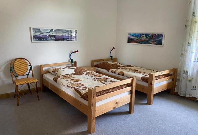ペンション Monteurzimmer Alte Schule Heberndorf 1
