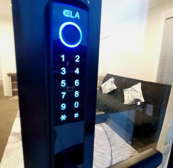 Пансион Stylish Private Guest House Ensuite Only