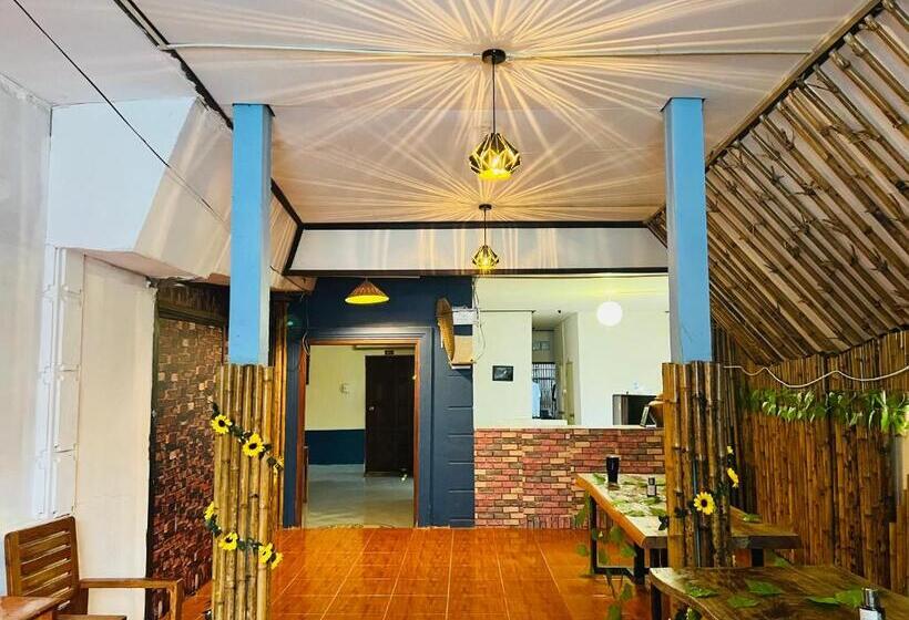 پانسیون Vangvieng Pool House