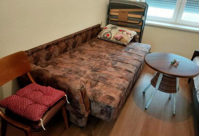 تختخواب و صبحانه Cozy Hotel With Breakfast