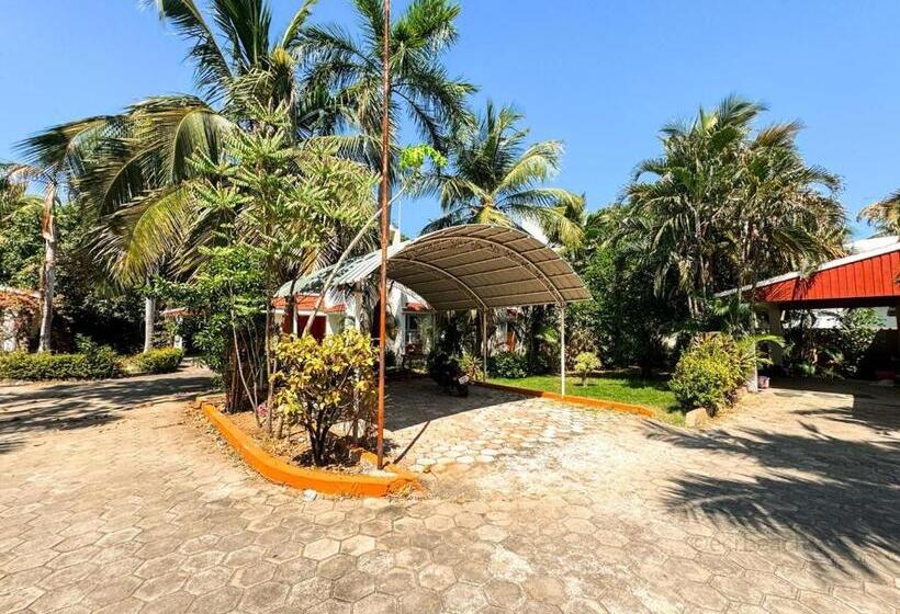 בית מלון כפרי Moonwalk Beach House