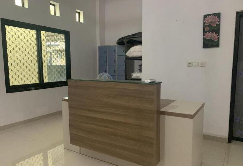 فندق Oyo 93876 Athirah Kost