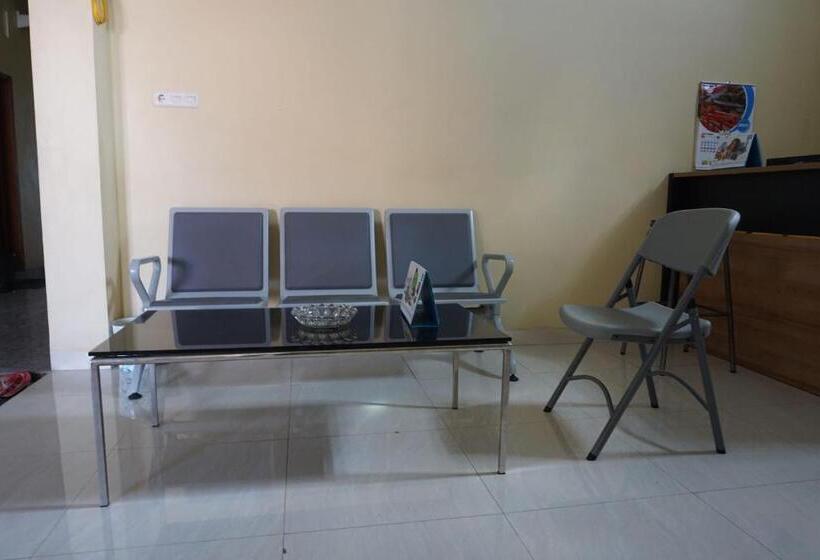 فندق Oyo 93876 Athirah Kost