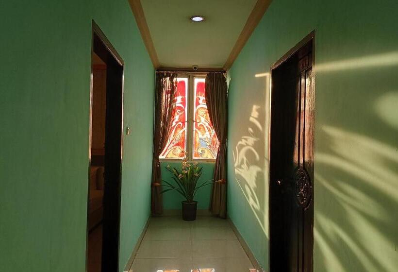 فندق Oyo 93876 Athirah Kost