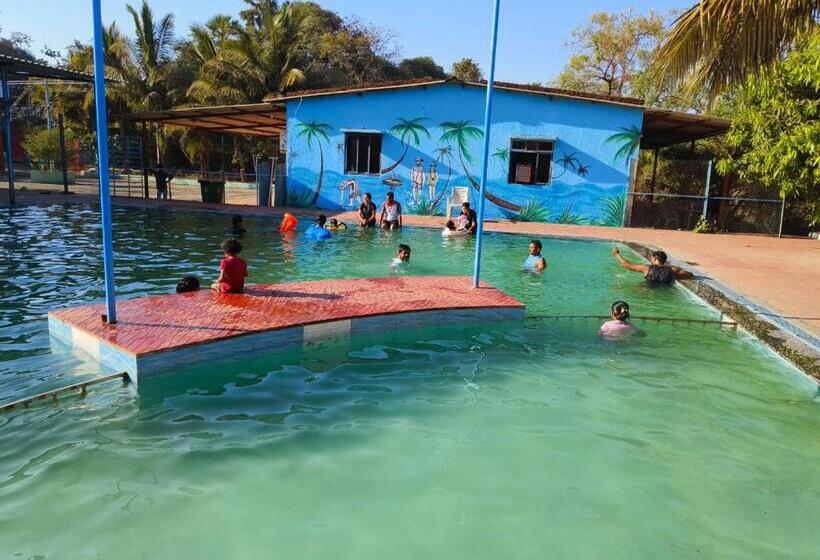 호텔 Samundra Pool Resort