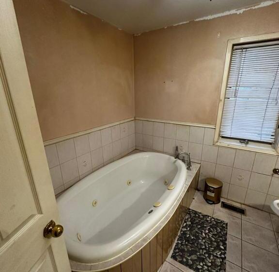 膳宿费 Executive Suite In A Victorian Style Bungalow P4b