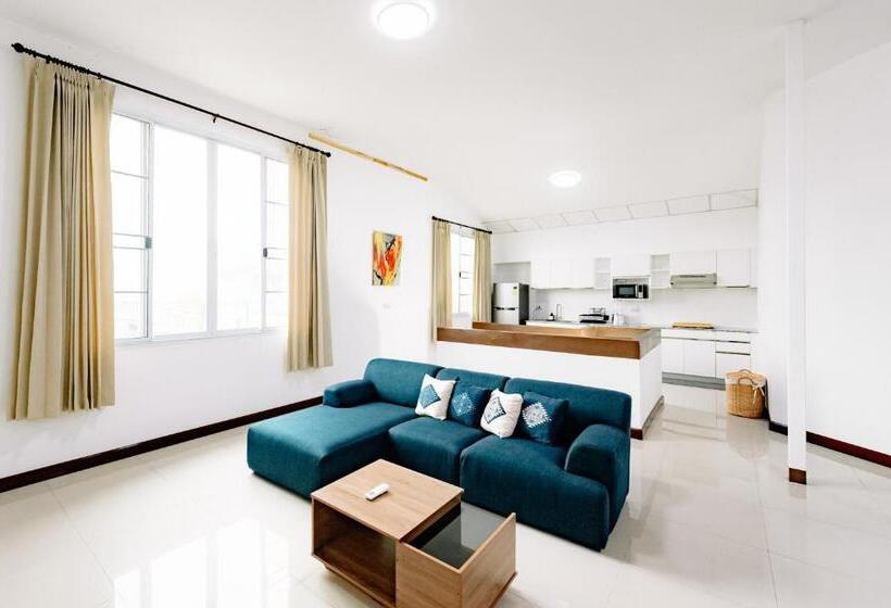 Red B Hostel, Cafe And Bar