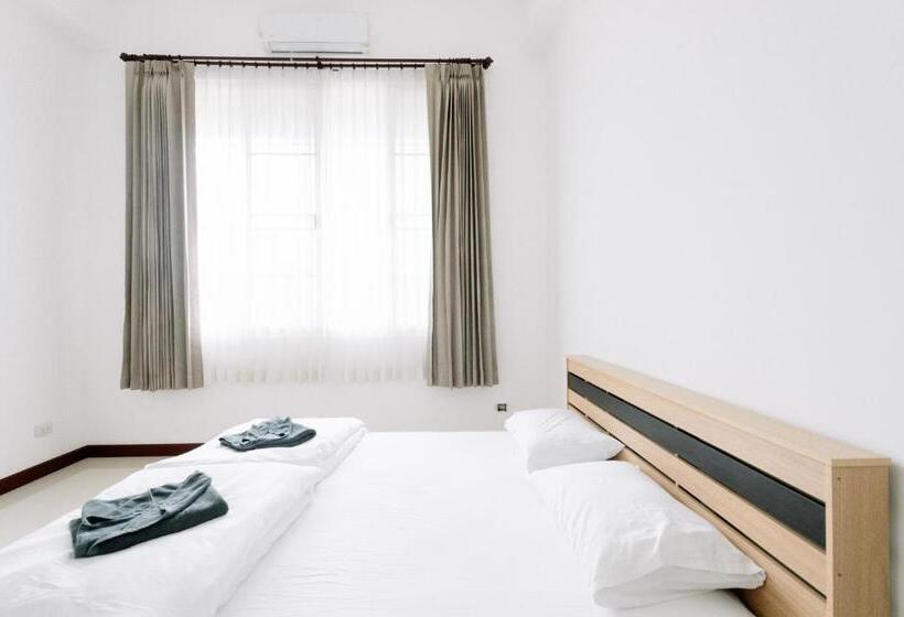 Red B Hostel, Cafe And Bar