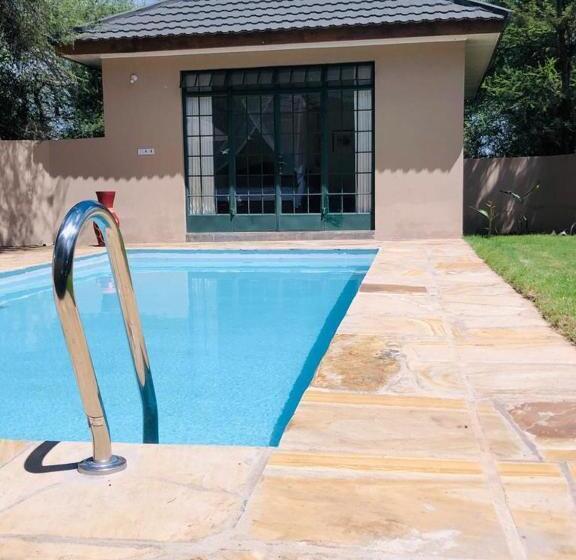 تختخواب و صبحانه Golf View Private Bungalow