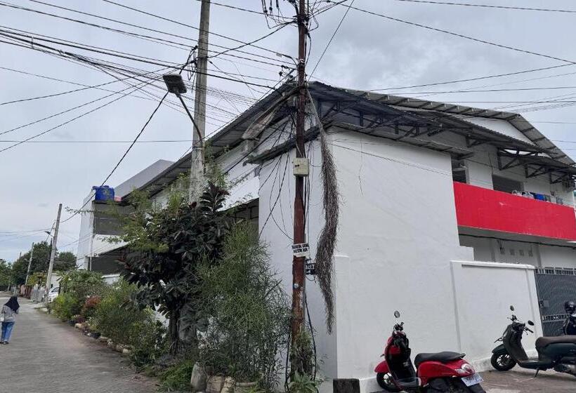 فندق Oyo 93858 Kost Reski 2