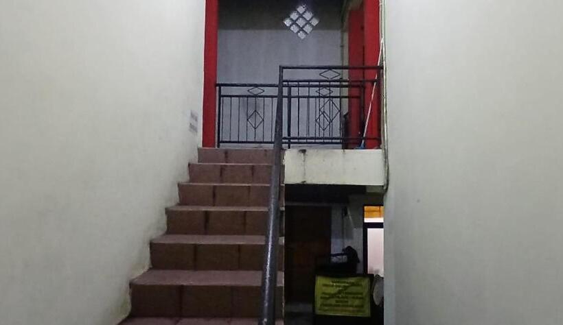 Hotel Oyo 93861 Adinda Guest House Syariah