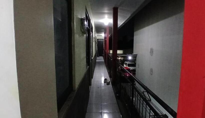 Hotel Oyo 93861 Adinda Guest House Syariah