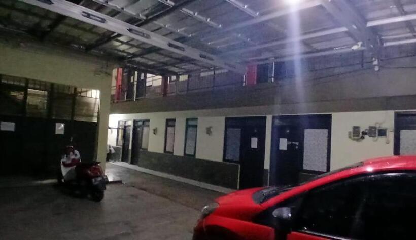 Hotel Oyo 93861 Adinda Guest House Syariah