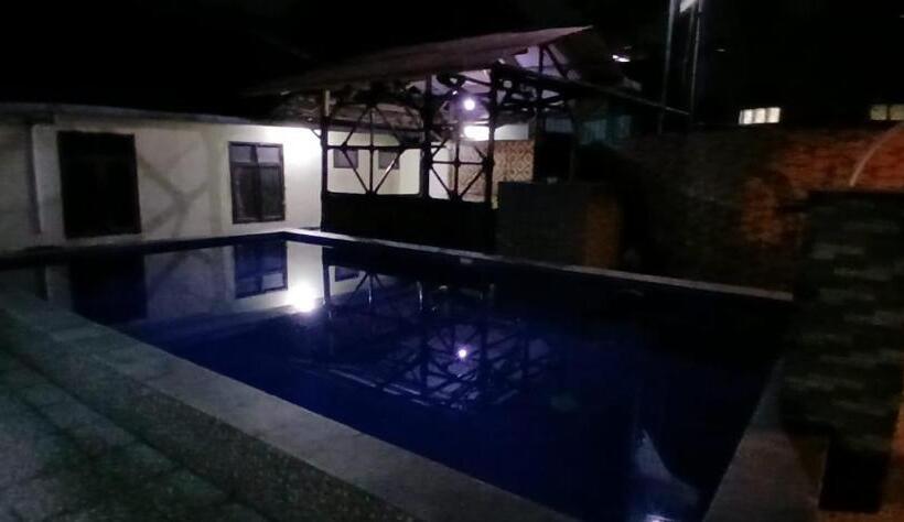 Hotel Oyo 93861 Adinda Guest House Syariah