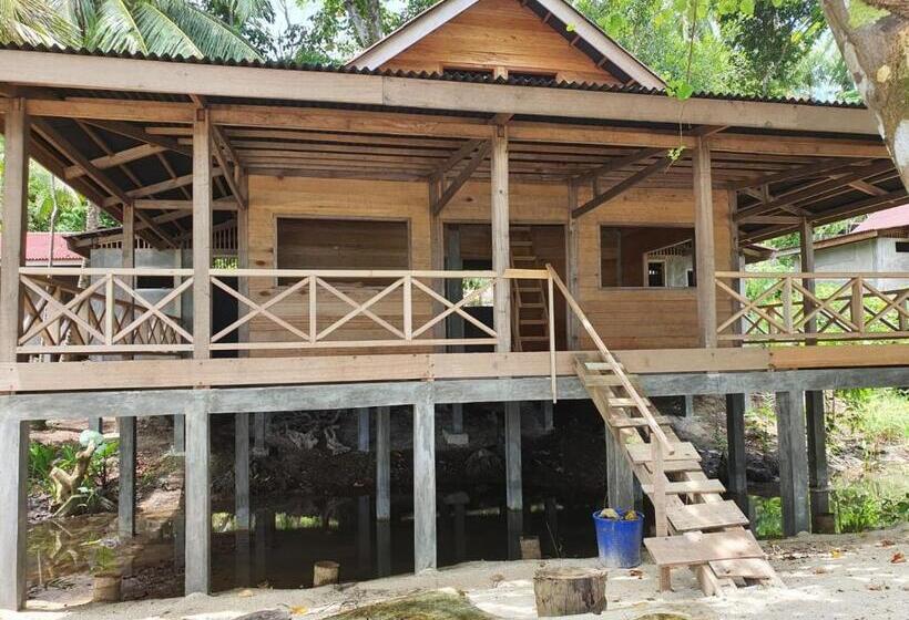 هتل Sunset Surfing Villas Mentawai