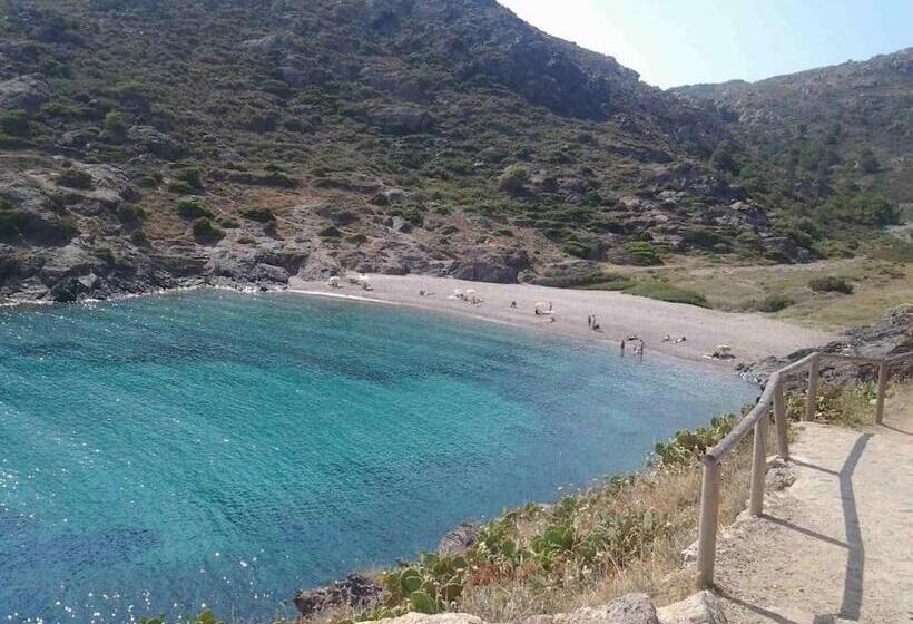 پانسیون Cap De Creus : Bungalow, Jardin Y Vista Al Mar
