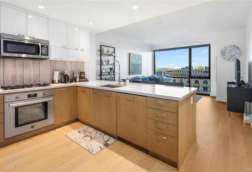 Relax On The Penthouse Floor Dtla With A View