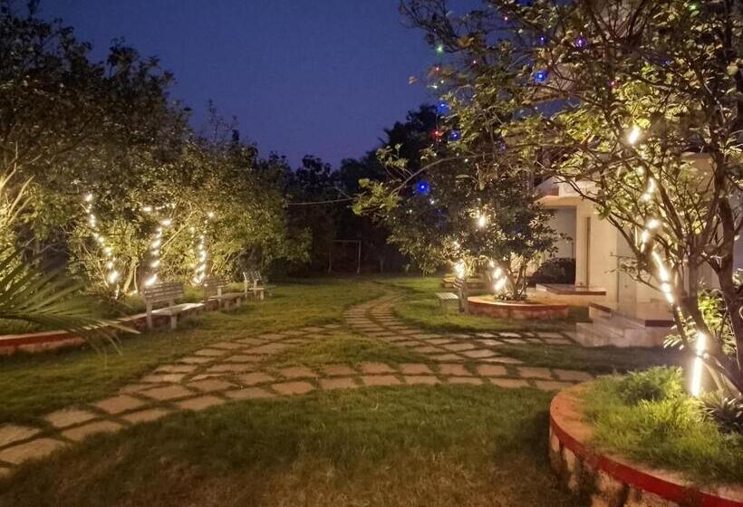 Отель Pomelo Garden Resort