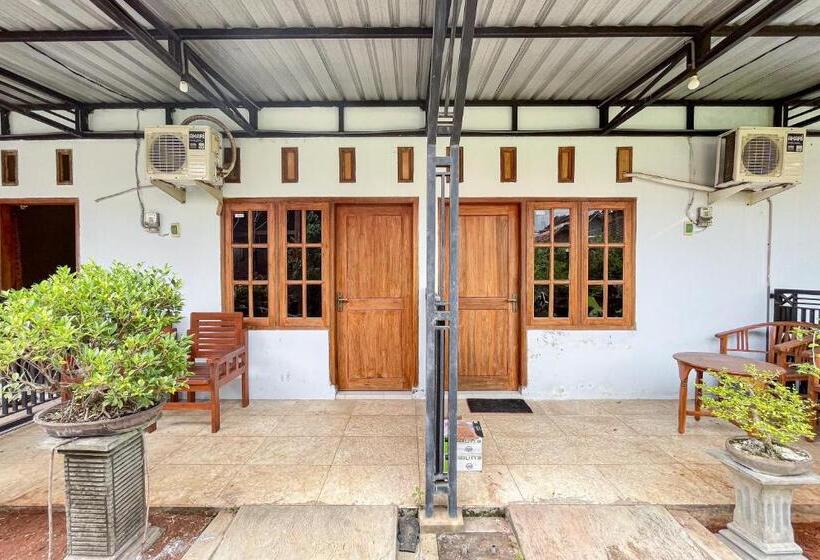 فندق Reddoorz Syariah Near Rs Bhayangkara Nganjuk