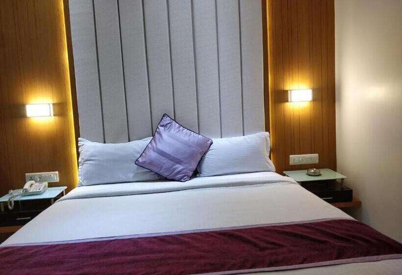 Отель Royal Shelter Vapi