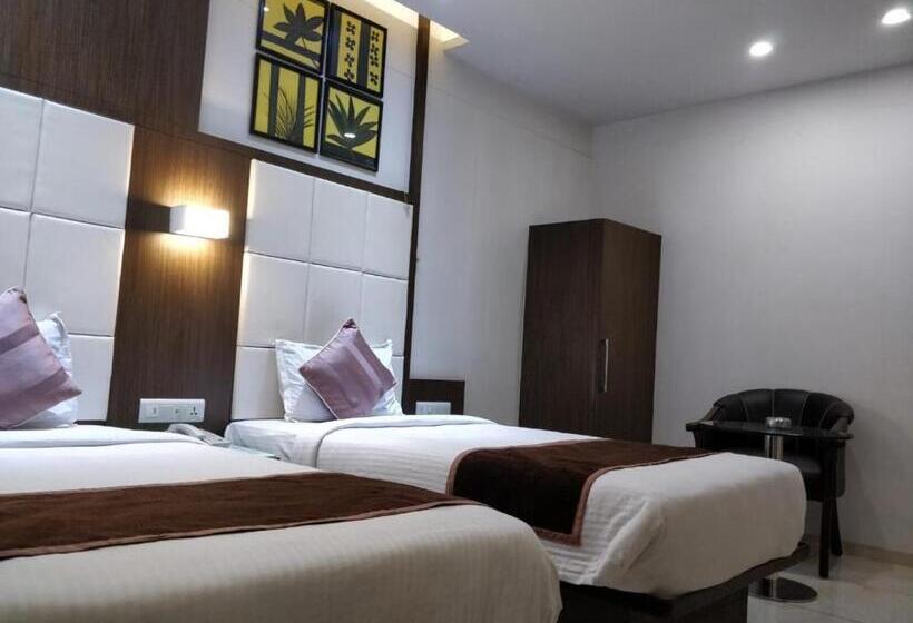 Отель Royal Shelter Vapi