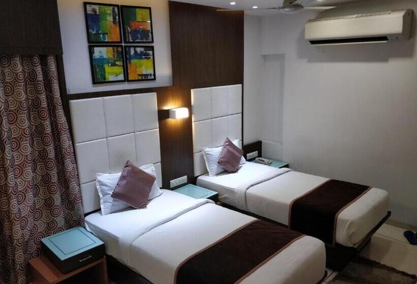 Отель Royal Shelter Vapi