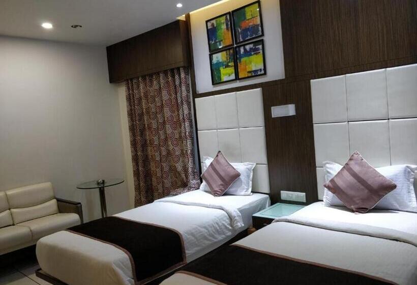 Отель Royal Shelter Vapi