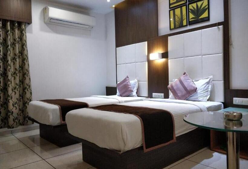 Отель Royal Shelter Vapi