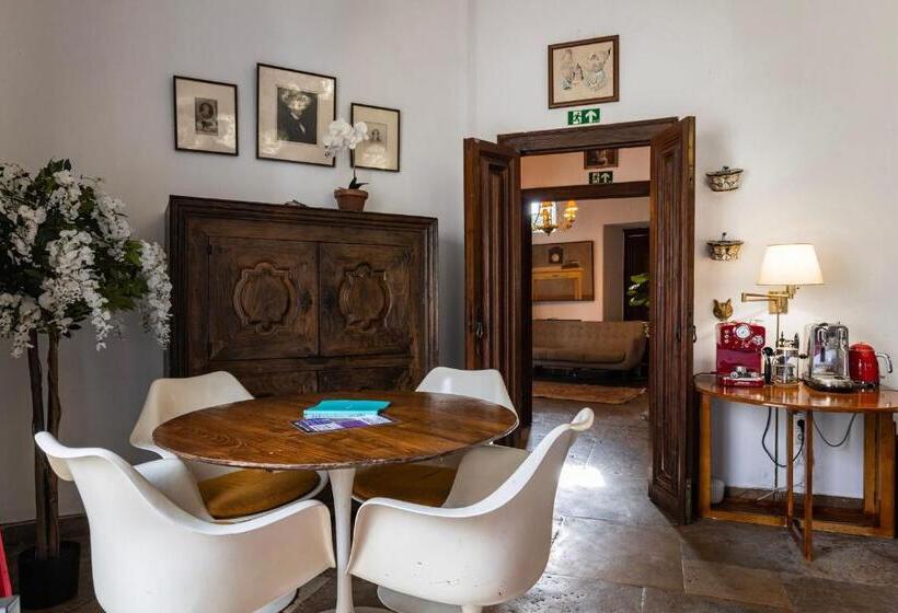 Отель Sintra Wow Unique Double Smart Room In 17th Century Palace! Hot Tub, Snooker, Bbq, Ps5, Sauna, Gym