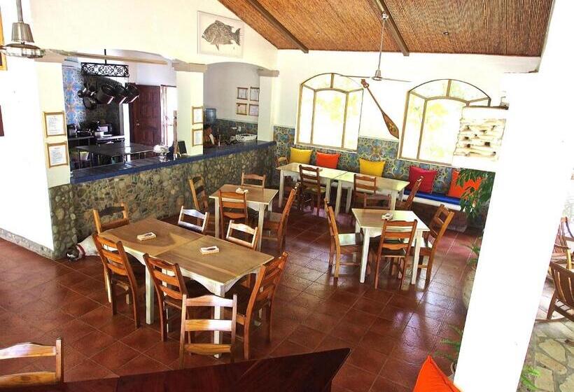 فندق Surf Sanctuary