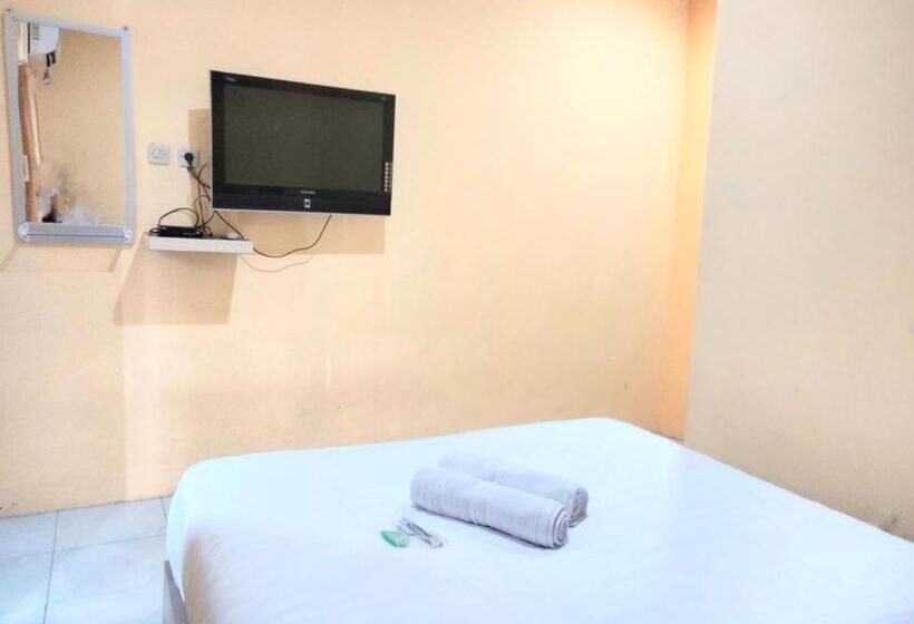 בית מלון כפרי Wisma Mutiara Near Alun Alun Demak Mitra Reddoorz
