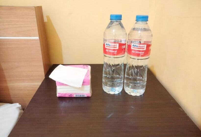 בית מלון כפרי Wisma Mutiara Near Alun Alun Demak Mitra Reddoorz