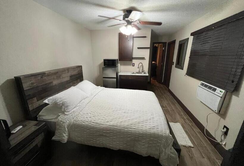 پانسیون Cozy Studio Apartment With Private Entrance And Patio