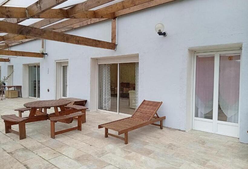 بنسيون La Bergerie De Lavernhe